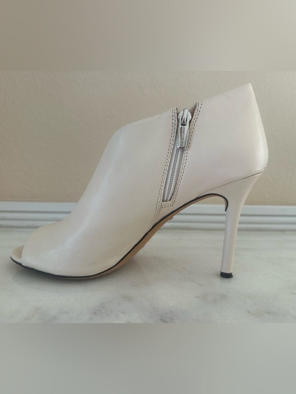 Vince Camuto Ivory Peep Toe Booties Heels Leather Side Zip - Picture 8 of 16